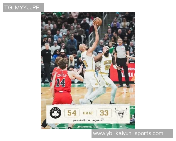 鲍尔半场状态低迷三分球三投零中仅得四分三篮板五助攻一抢断